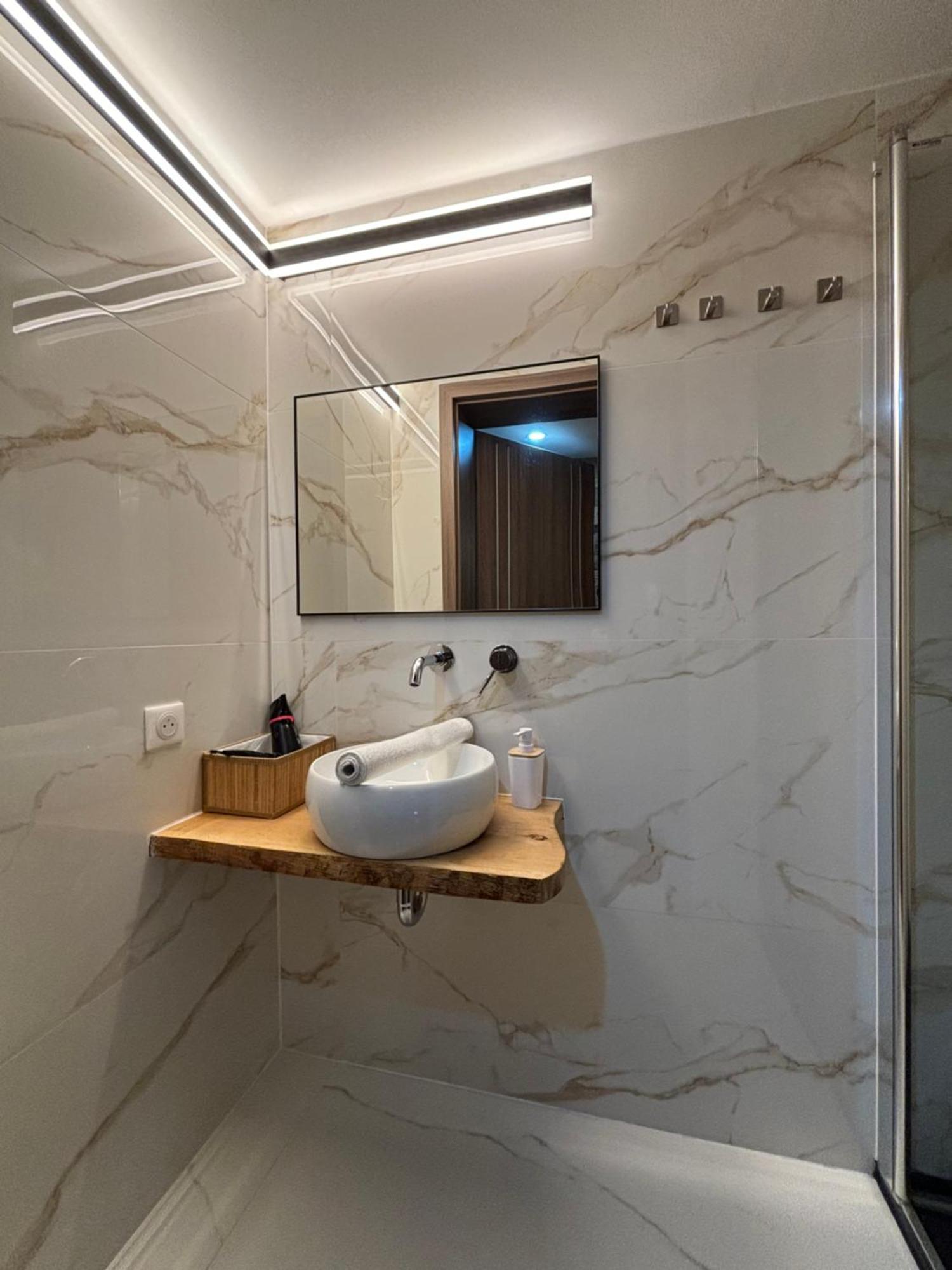 La Ferme De Rochesson, Jacuzzis & Piscine Commune 外观 照片