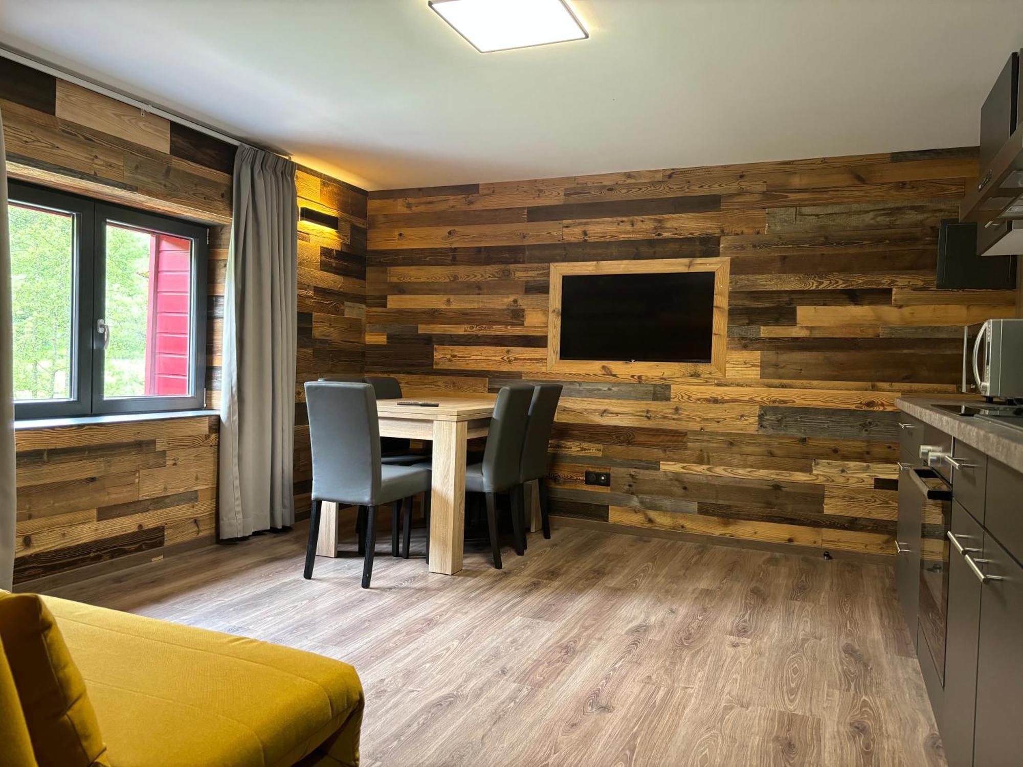 La Ferme De Rochesson, Jacuzzis & Piscine Commune 外观 照片