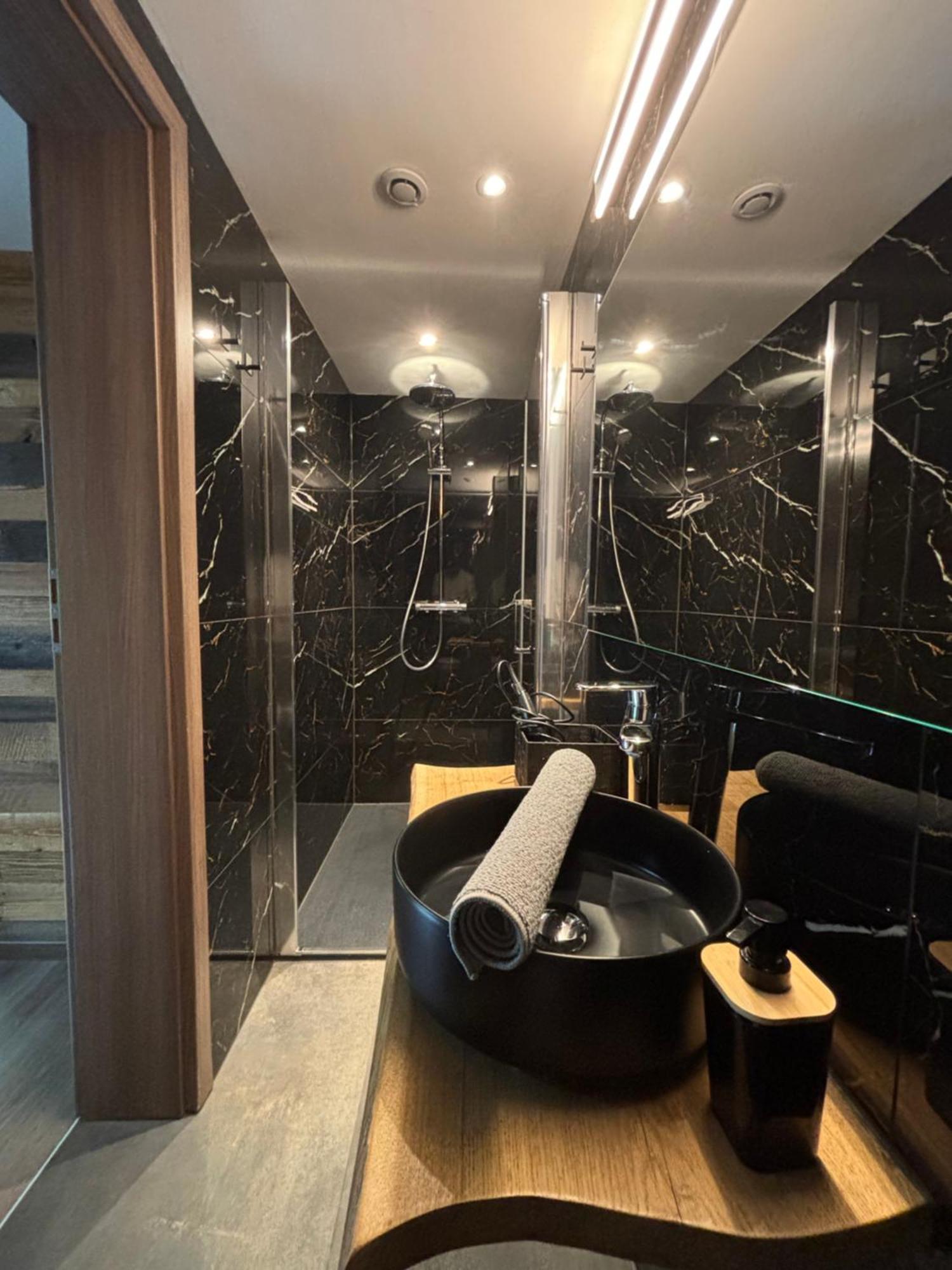 La Ferme De Rochesson, Jacuzzis & Piscine Commune 外观 照片