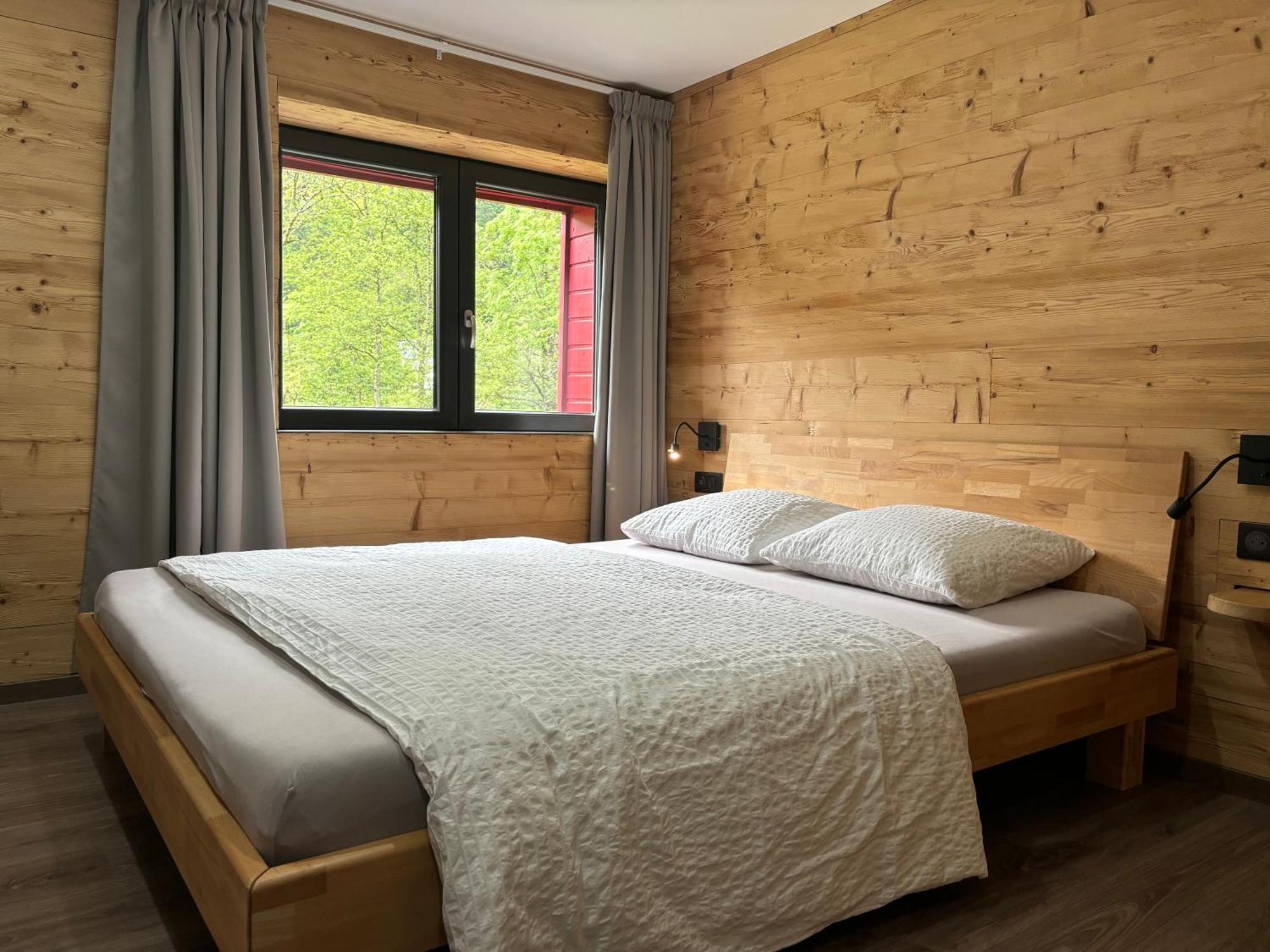 La Ferme De Rochesson, Jacuzzis & Piscine Commune 外观 照片