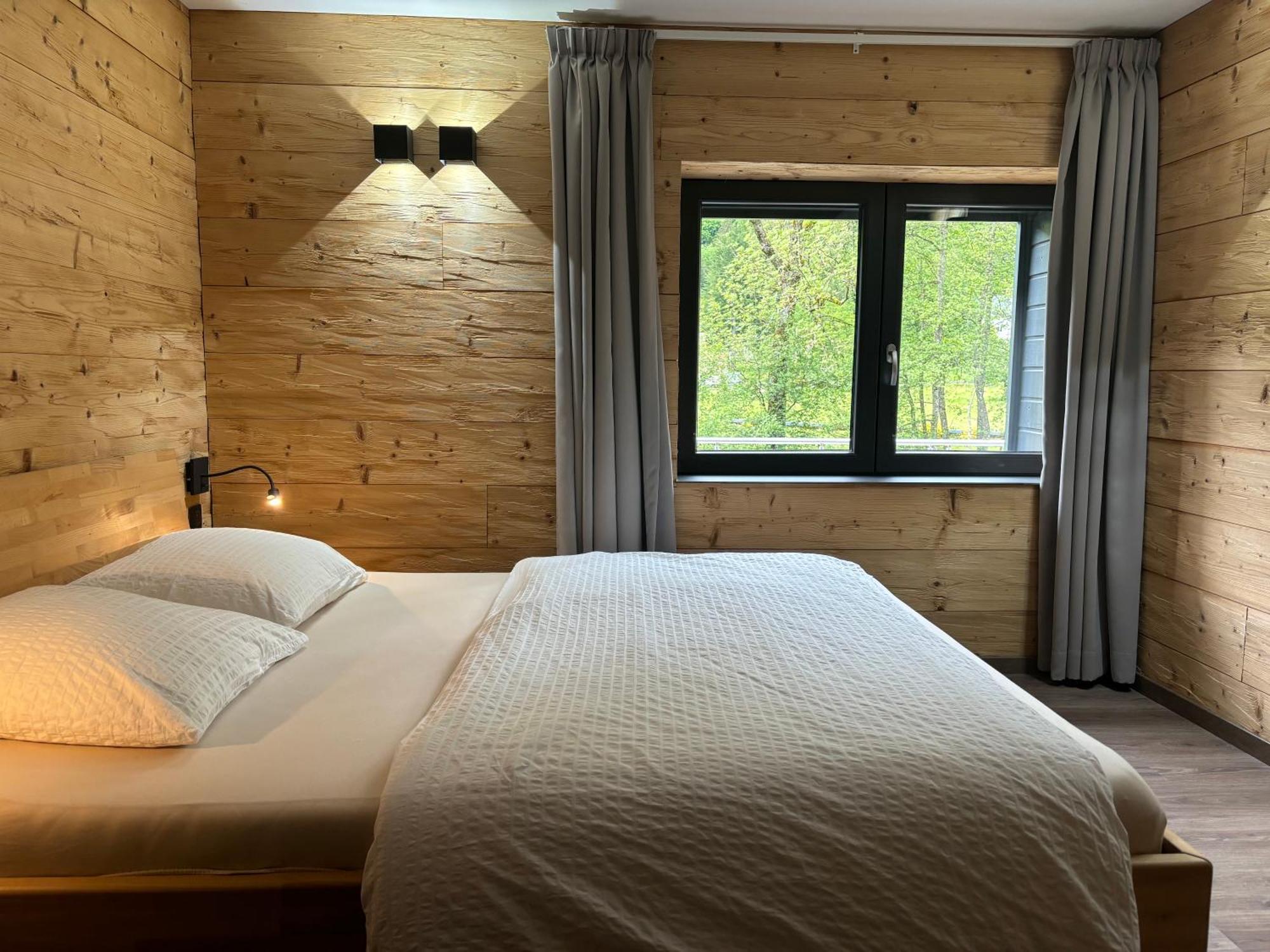 La Ferme De Rochesson, Jacuzzis & Piscine Commune 外观 照片